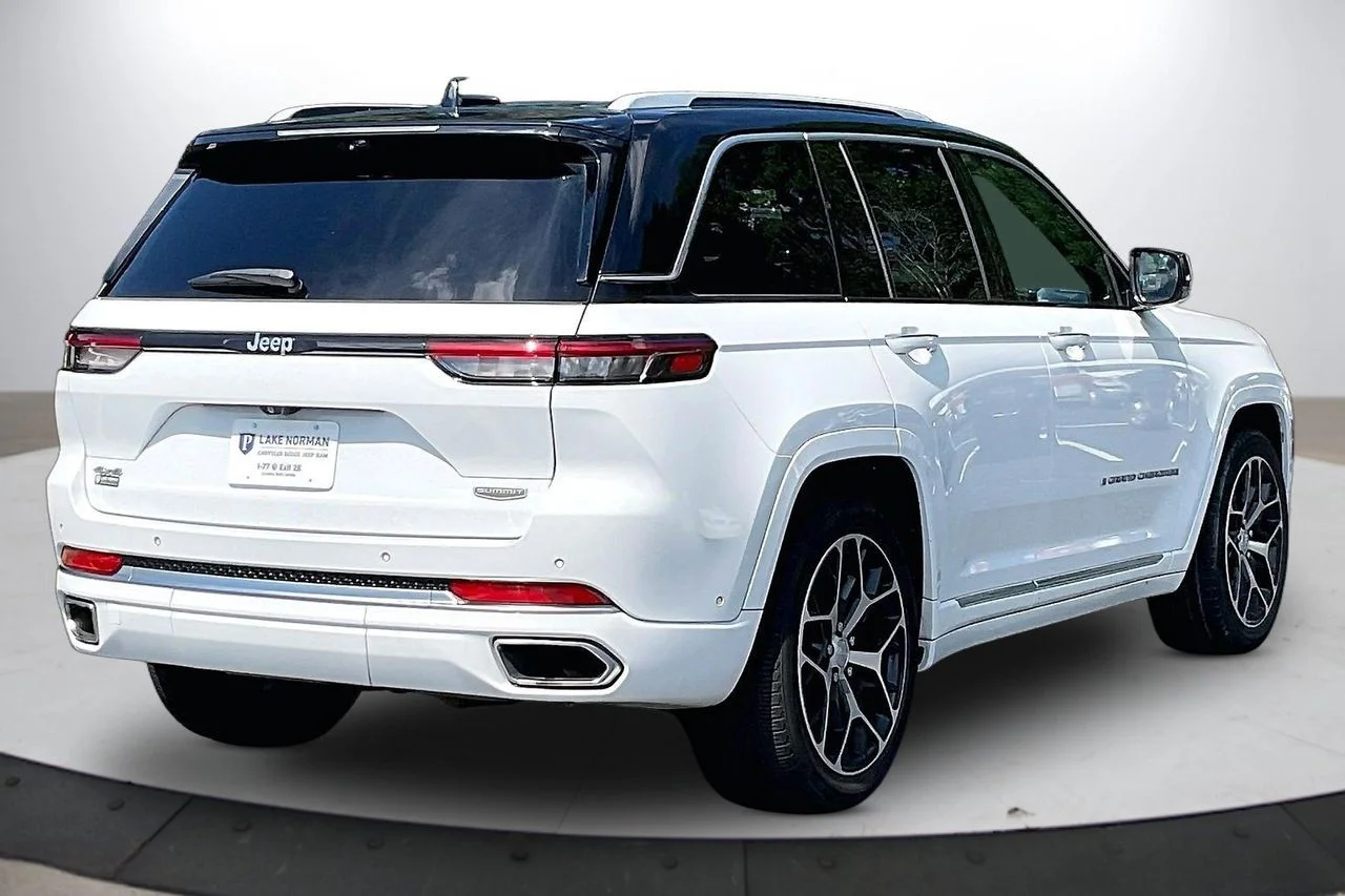 Certified Used 2022 White Jeep Summit Reserve image 9