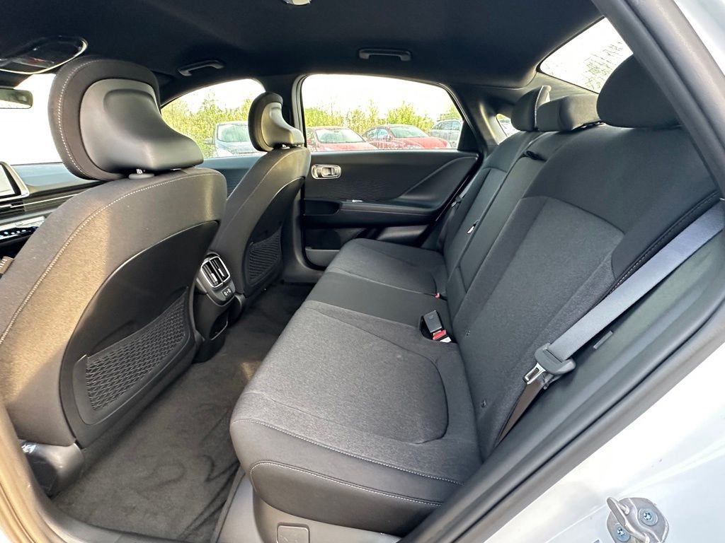 2025 Hyundai IONIQ 6 SE - Photo 11