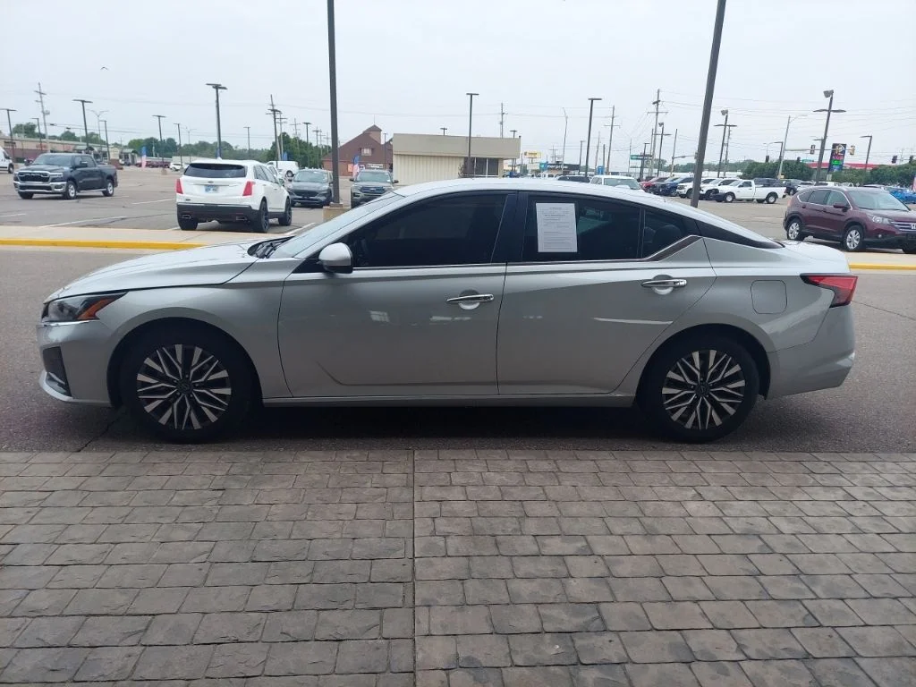 Used 2023 Silver Nissan 2.5 SV image 4