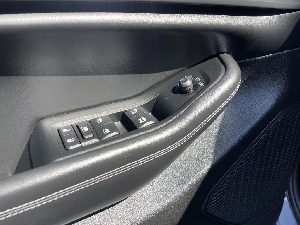 New 2026 Baltic Gray Metallic Clear-Coat Exterior Paint Jeep Laredo X image 19