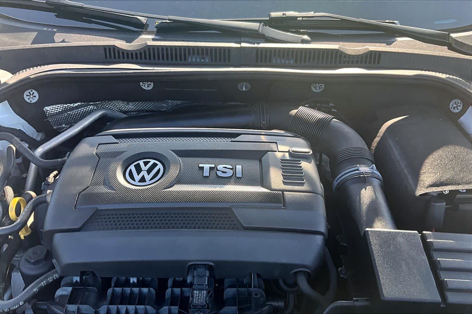 Used 2015  Volkswagen 1.8T SEL image 31