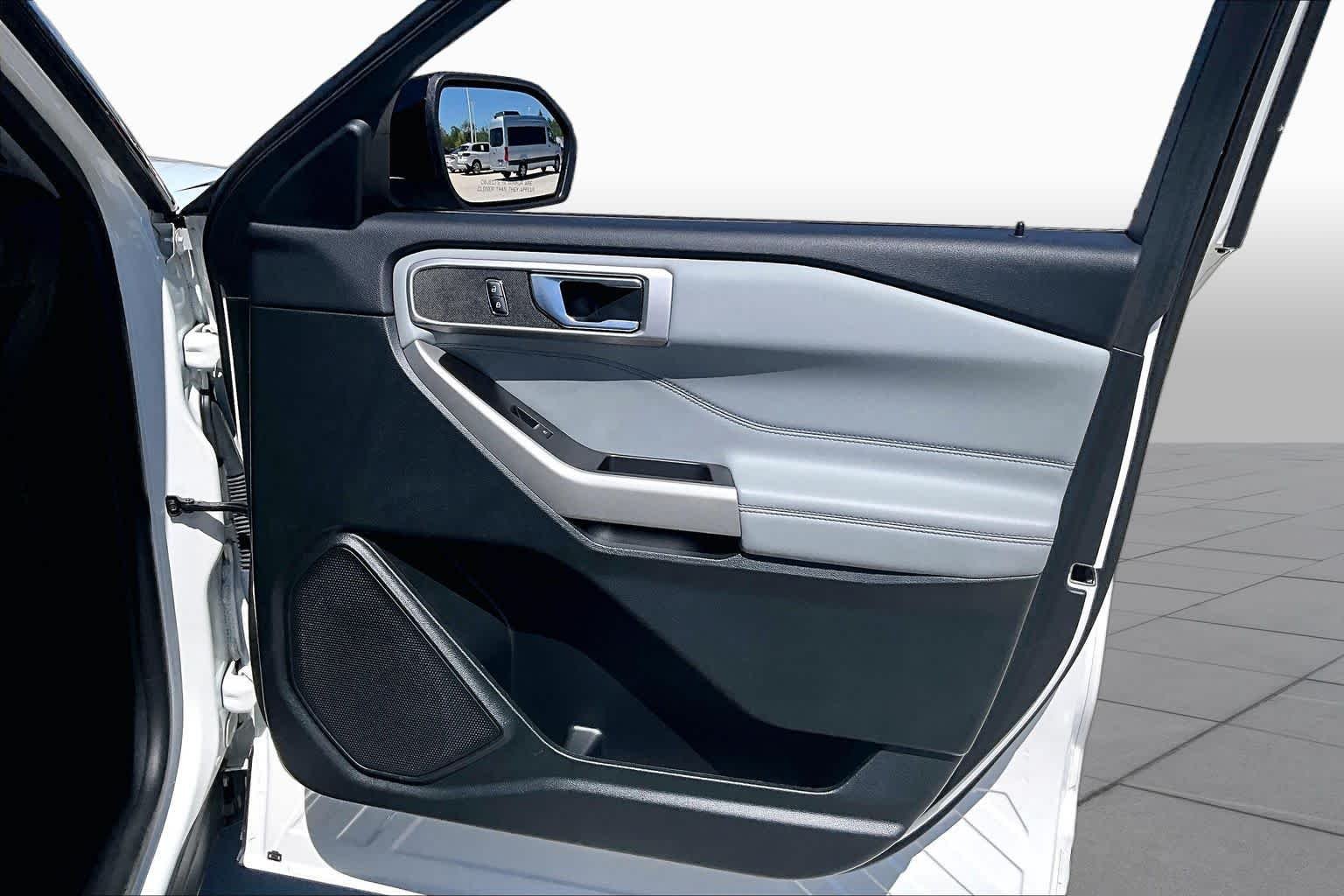 Used 2024 Star White Metallic Tri-Coat Ford XLT image 25