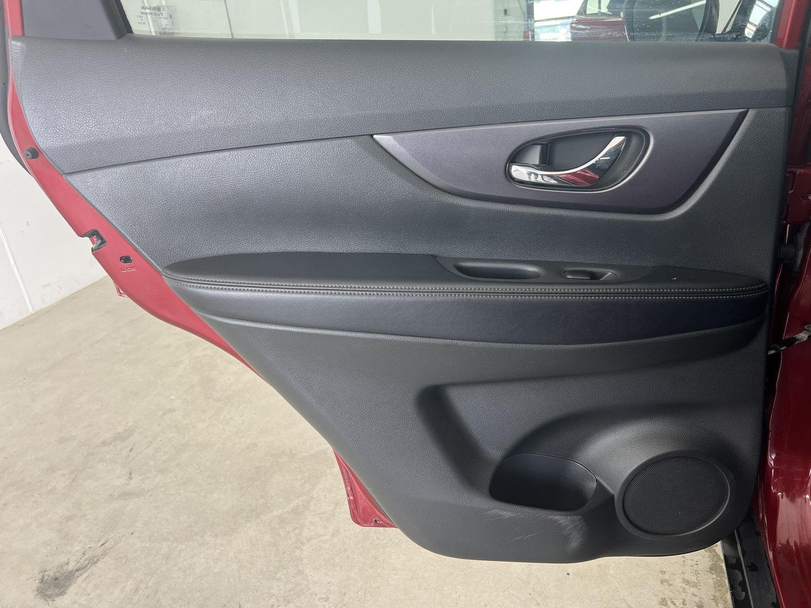 2016 Nissan Rogue SV - Photo 22