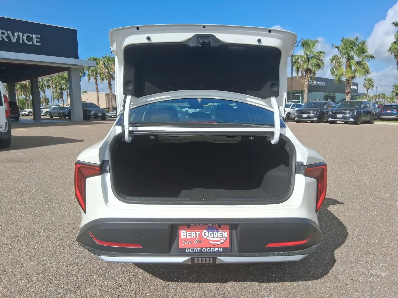 New 2026 White Kia LXS image 6