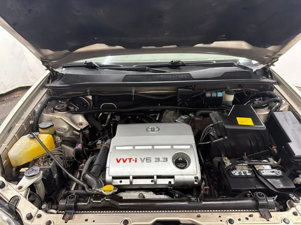 Used 2006 Gold Toyota Limited image 36