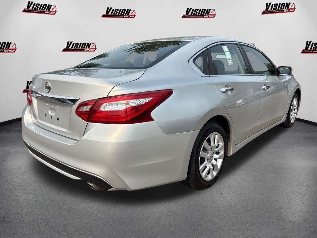 Used 2017 Silver Nissan 2.5 S image 5