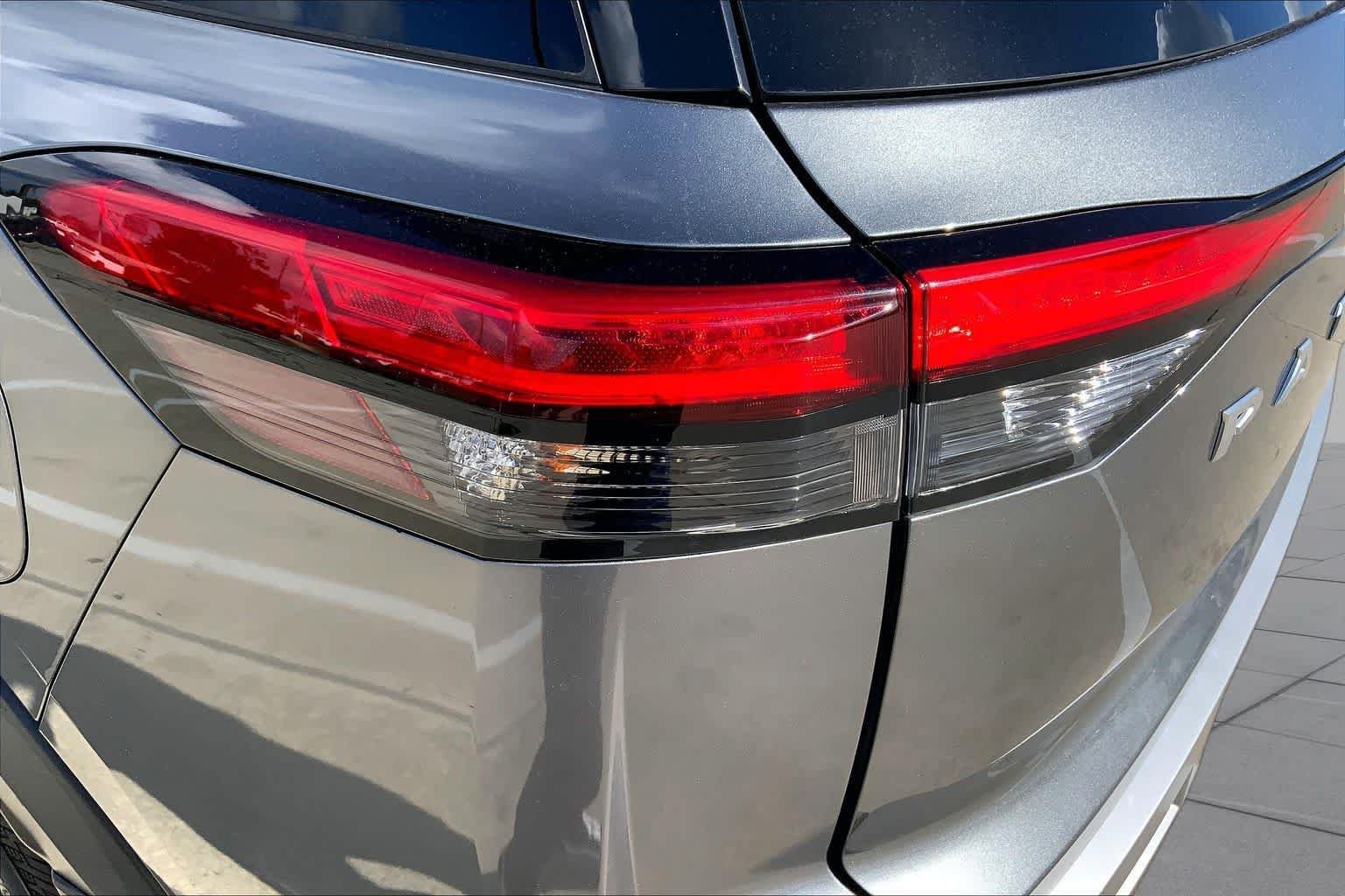 Used 2022 Gun Metallic Nissan SL image 27