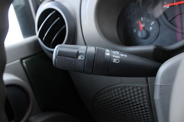 Used 2009 Green Jeep X image 7