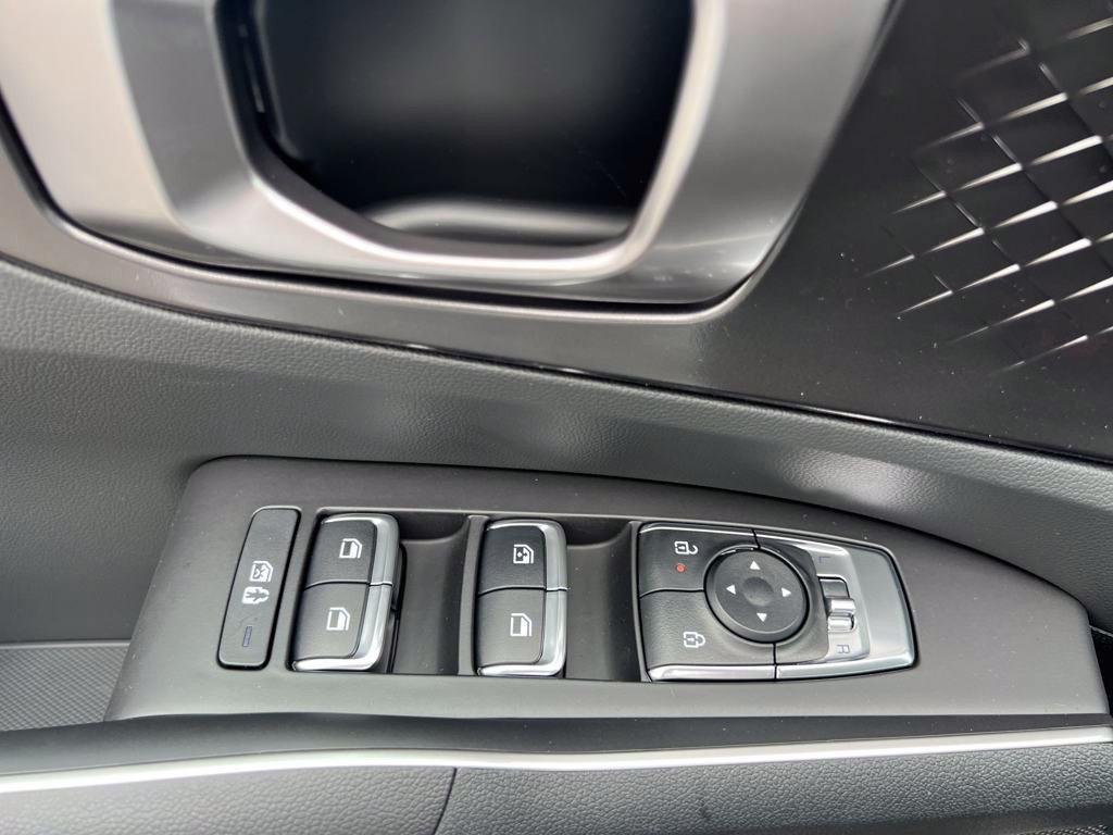 2025 Kia Sorento S - Photo 15