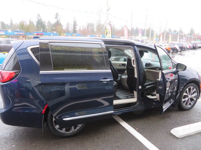 Used 2018 Jazz Blue Pearlcoat Chrysler Limited image 9