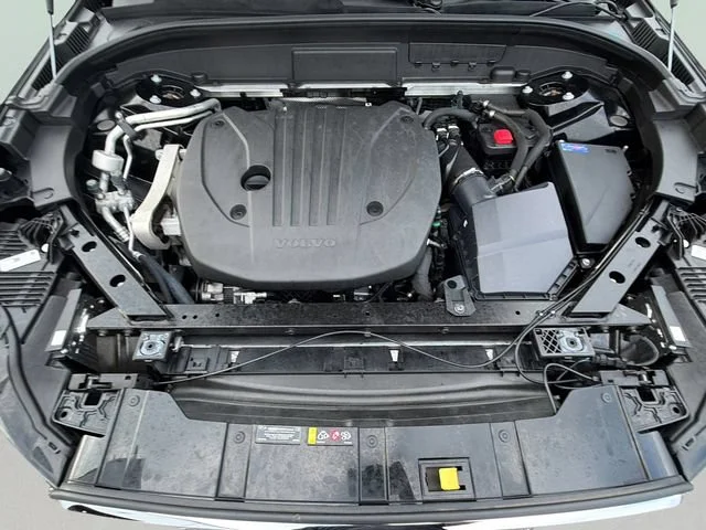 Used 2023  Volvo Plus Bright Theme image 28
