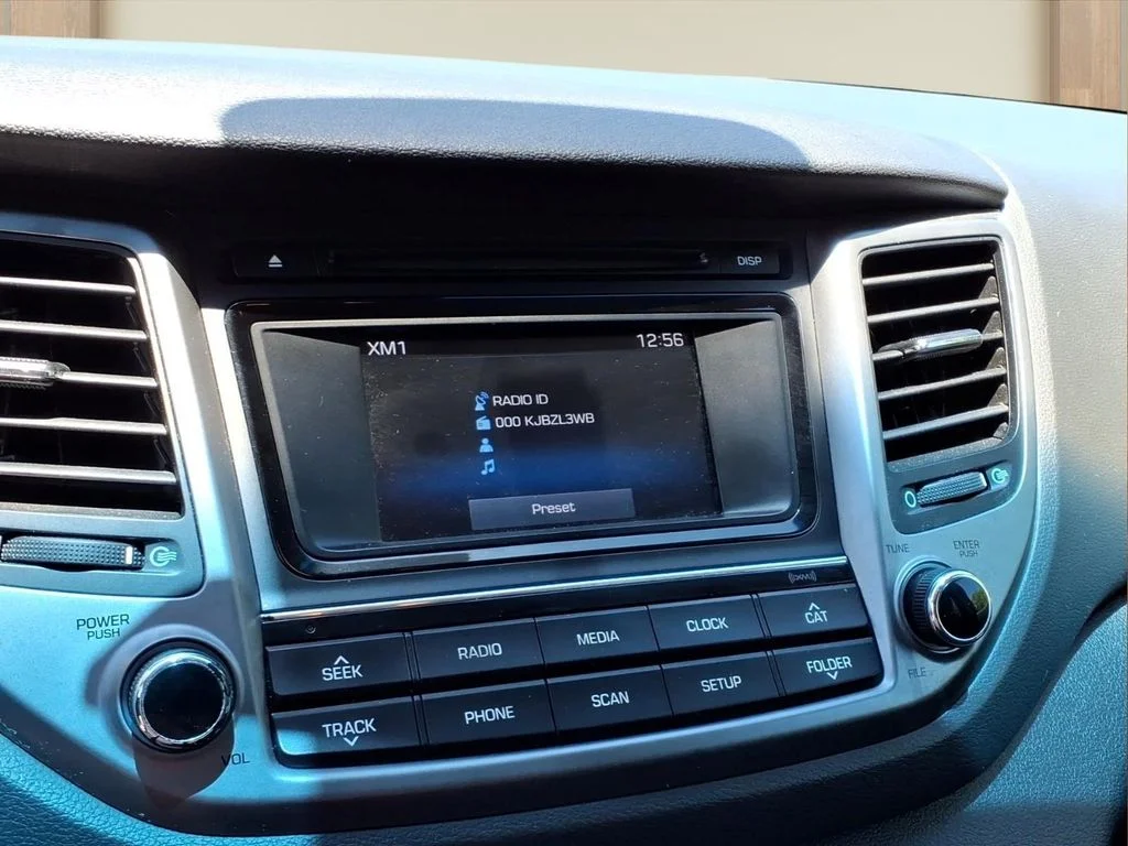 Used 2017 Gray Hyundai SE image 4