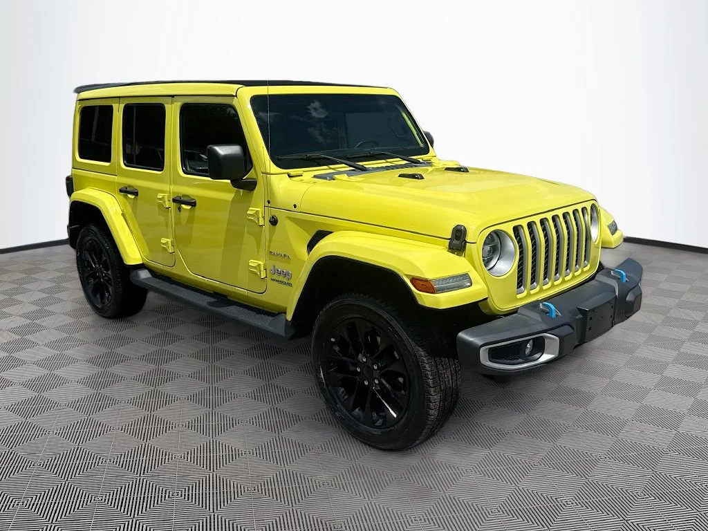 Used 2022  Jeep Unlimited Sahara 4xe image 4