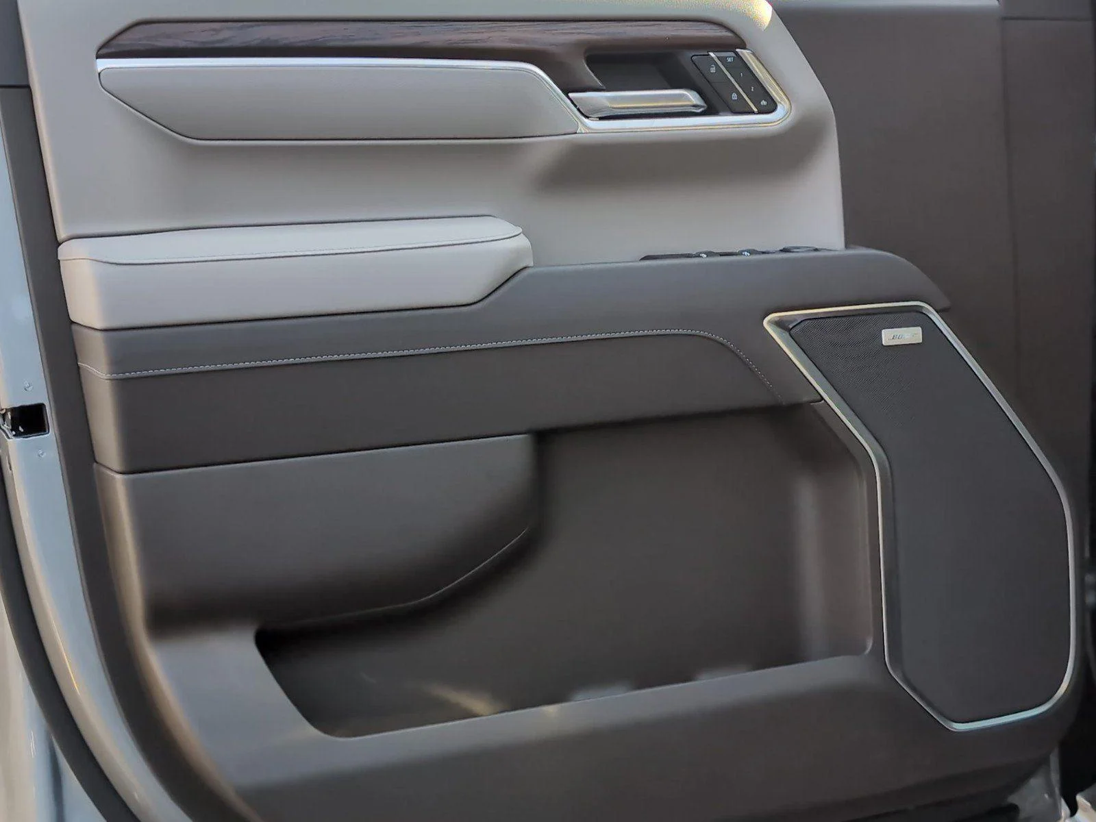 New 2026 Sterling Metallic GMC SLT image 18