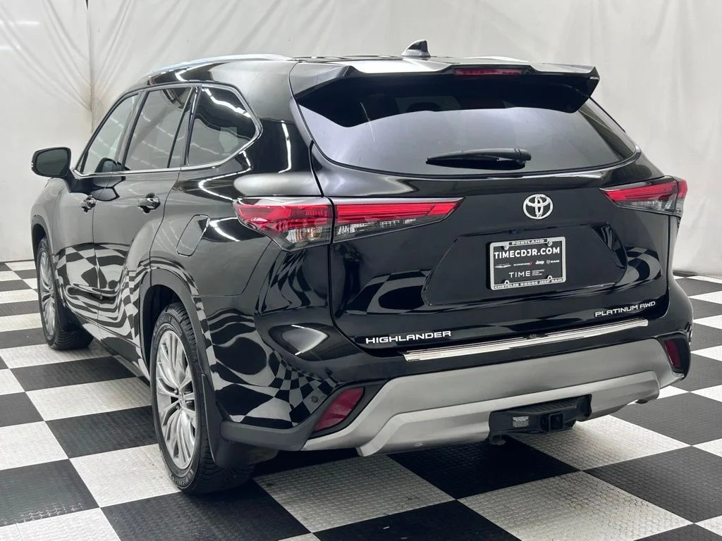 Used 2022 Black Toyota Platinum image 5