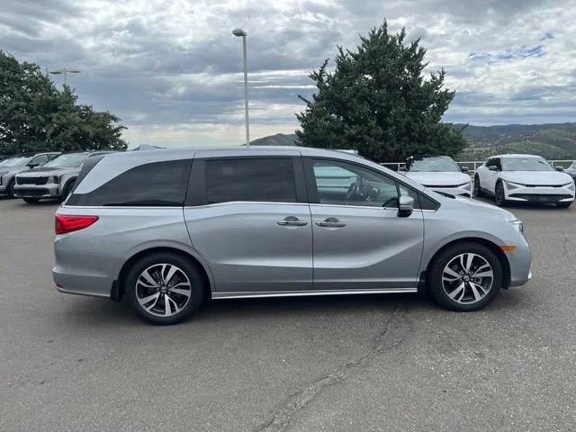 Used 2021 Lunar Silver Metallic Honda Touring image 6