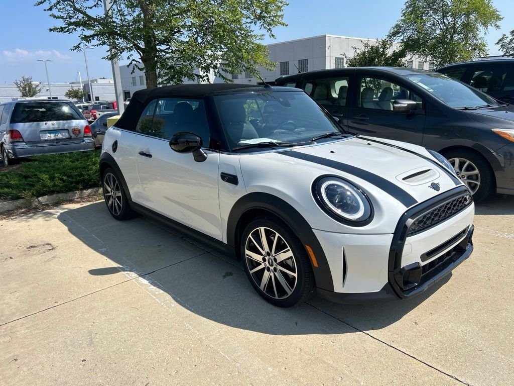Certified Used 2024 Nanuq White Metallic MINI  image 5