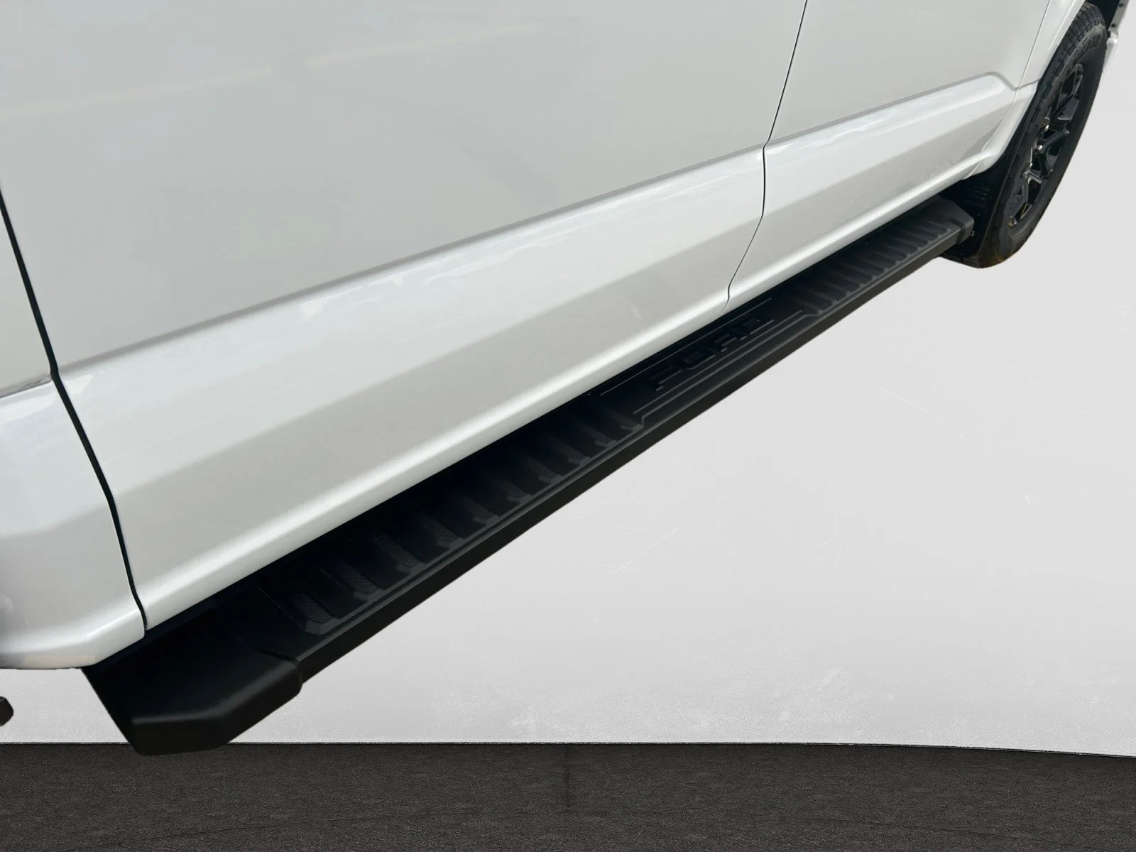 New 2026 Oxford White Ford XLT image 11