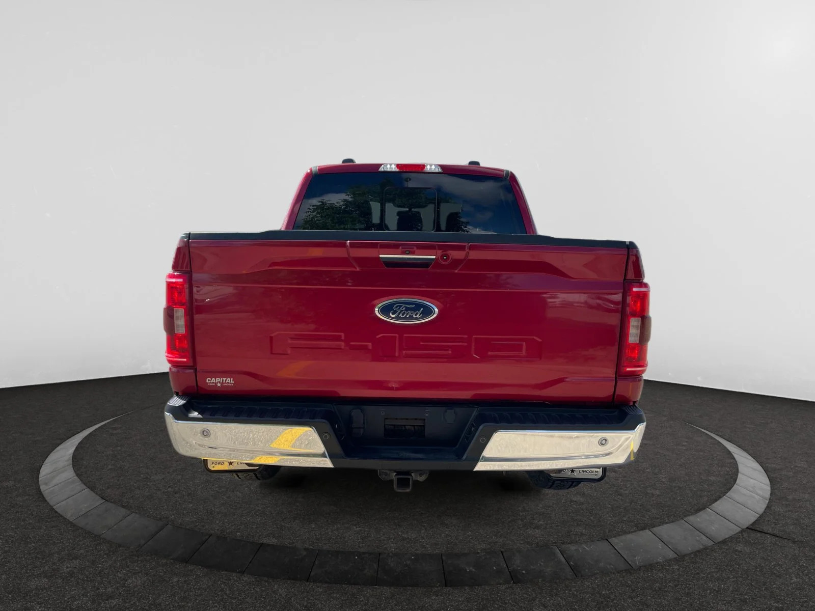 Used 2022 Red Ford XLT SuperCrew image 4