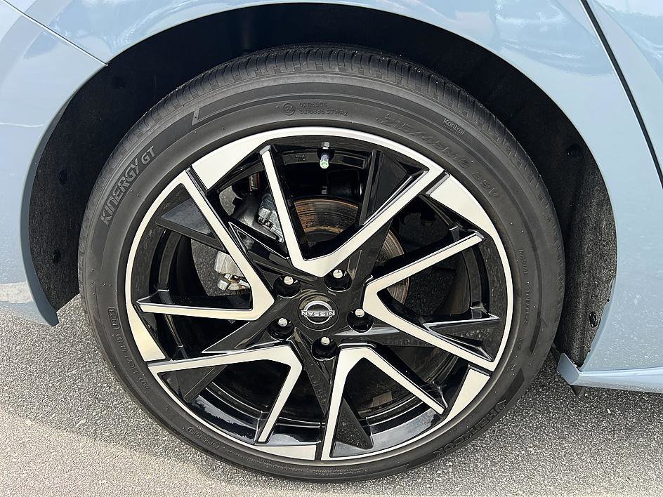 Used 2024 Atlantic Gray Metallic/Super Black Nissan SR image 11