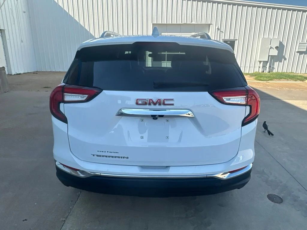Used 2023 White GMC SLT image 30