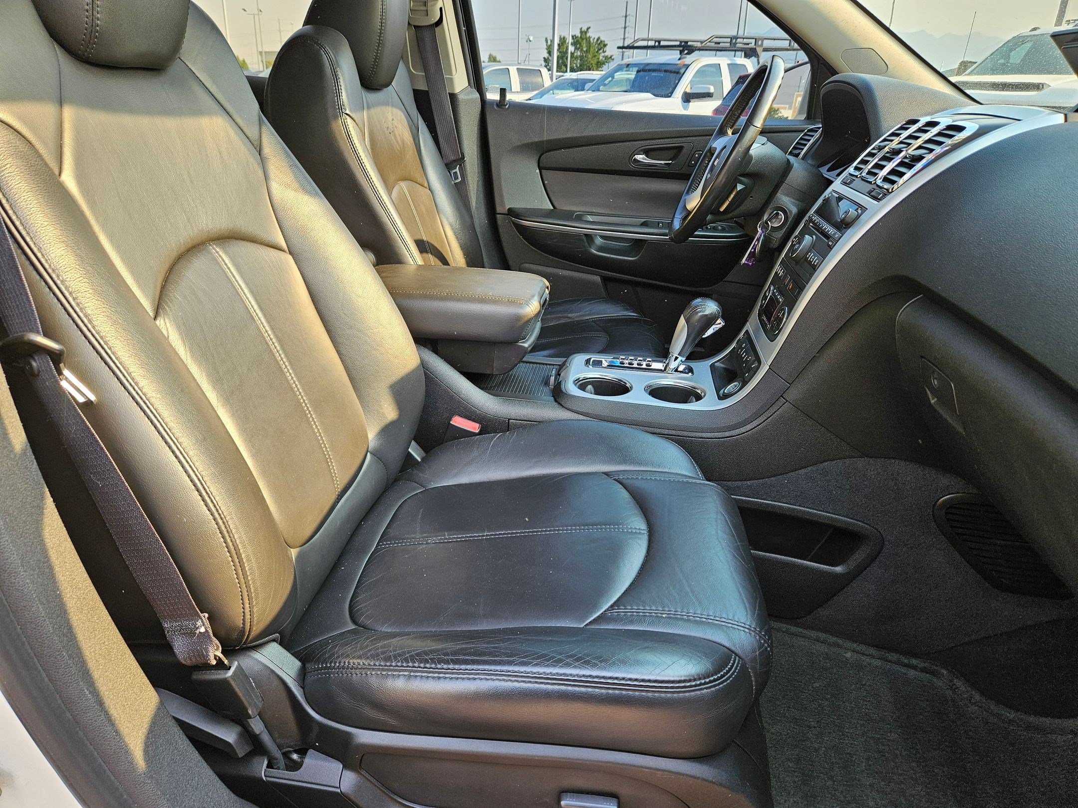 Used 2010 White Diamond Tricoat GMC SLT1 image 30