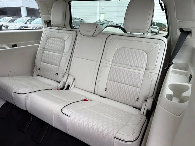 Used 2024  Lincoln Black Label image 23