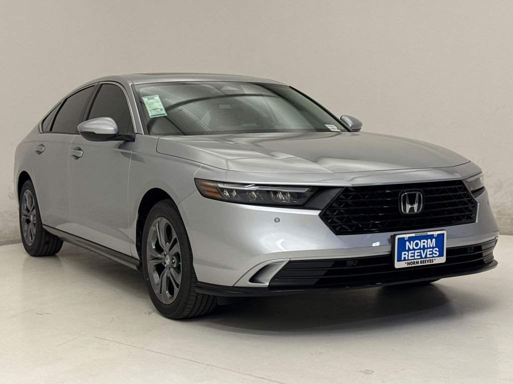 New 2026 Solar Silver Metallic Honda EX-L image 4