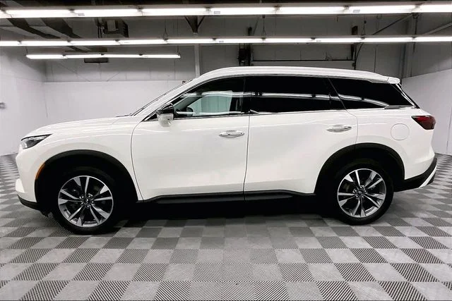 Used 2024 Majestic White INFINITI LUXE image 14