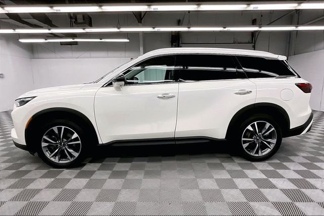 Used 2024 Majestic White INFINITI LUXE image 14