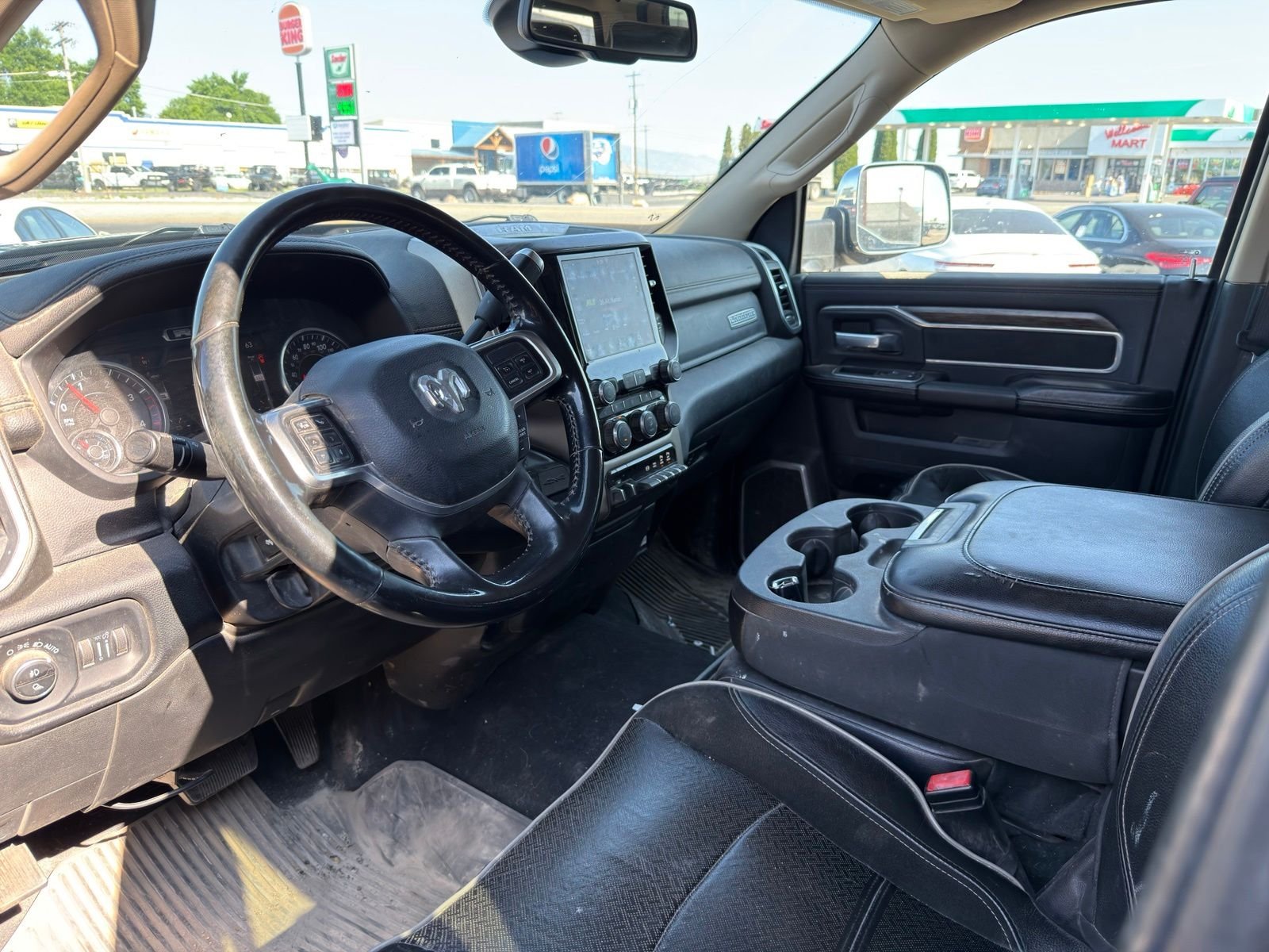 Used 2020 Diamond Black Ram Laramie image 9
