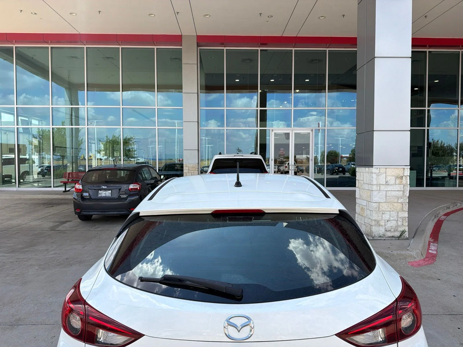 Used 2018 White Mazda Touring image 17
