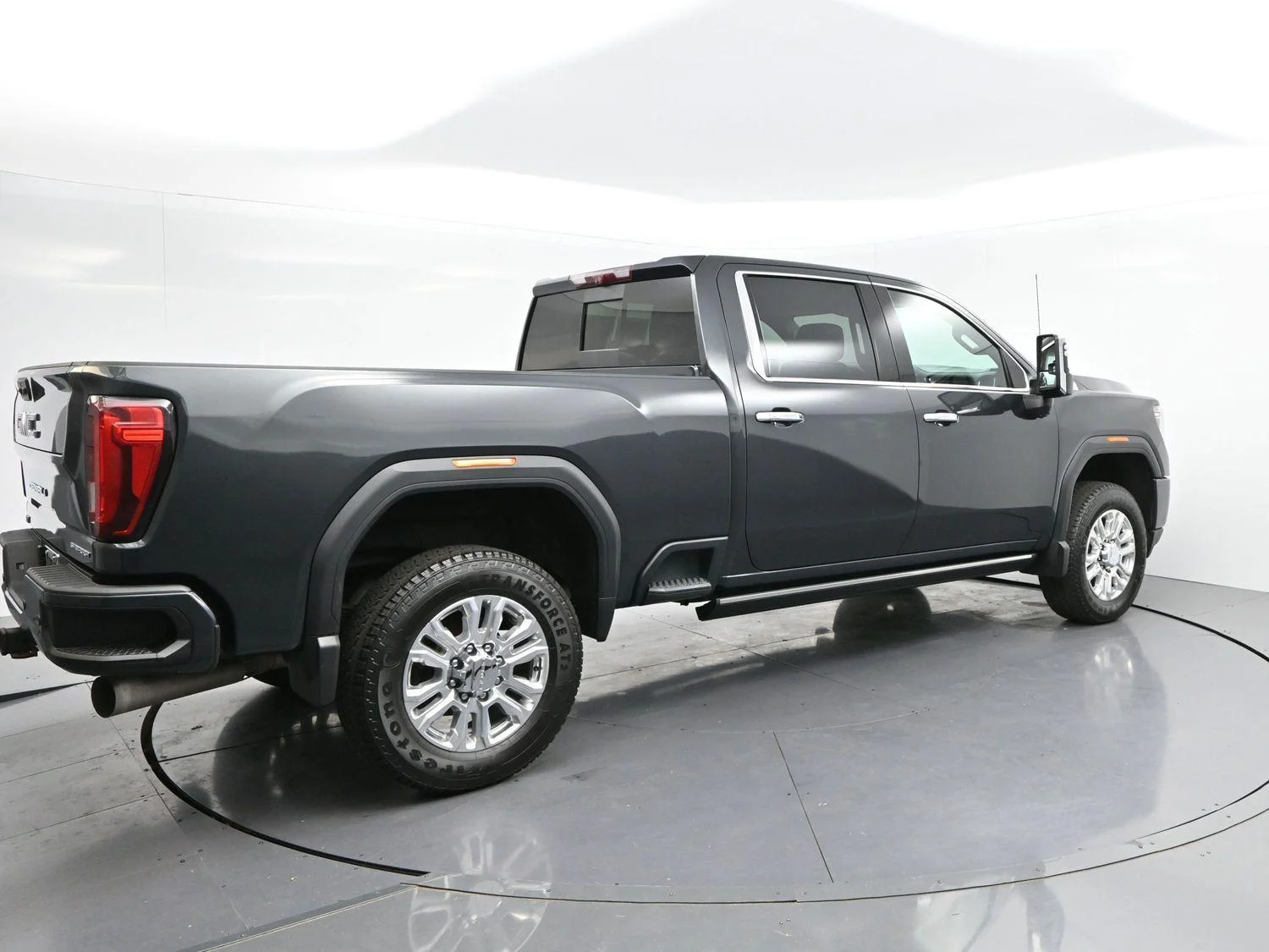 Used 2022 Hunter Metallic GMC Denali image 7