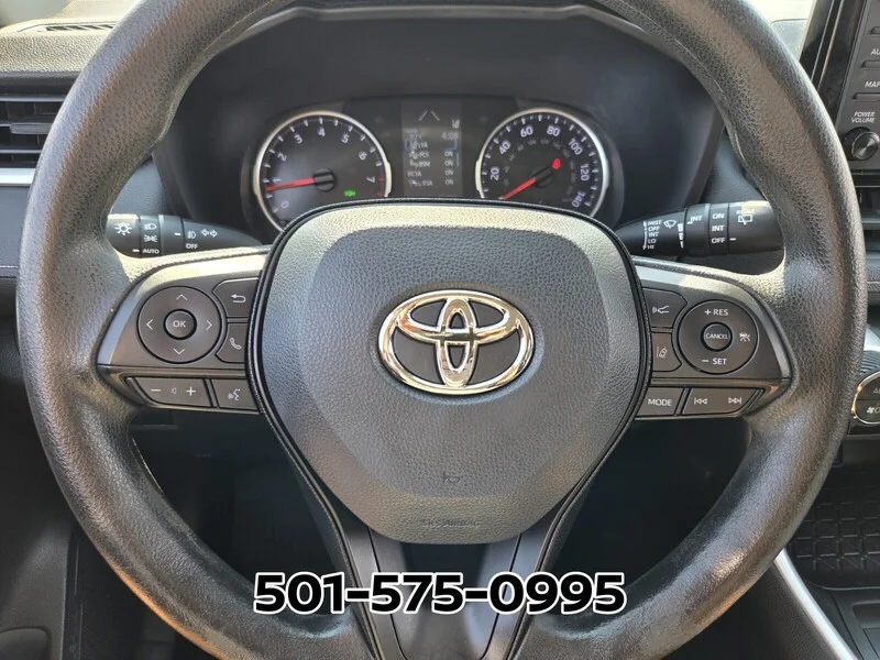 Used 2021 Magnetic Gray Metallic TOYOTA XLE FWD image 29