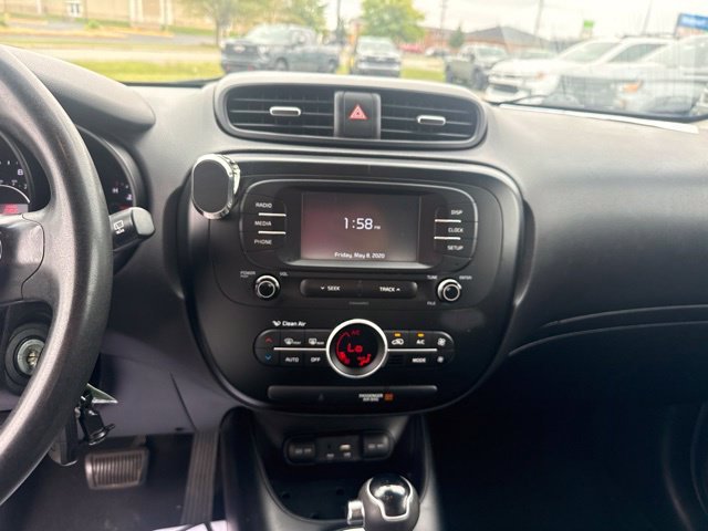 Used 2017 Gray Kia Plus image 17
