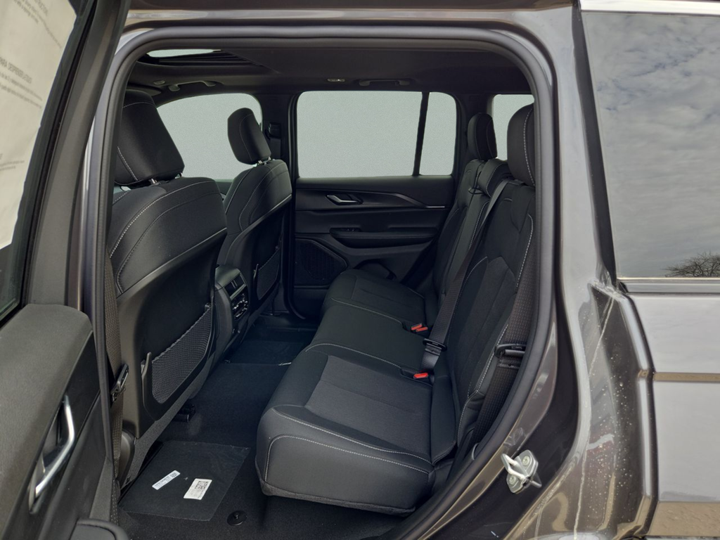 New 2025 Baltic Gray Metallic Clear-Coat Exterior Paint Jeep Laredo X image 25