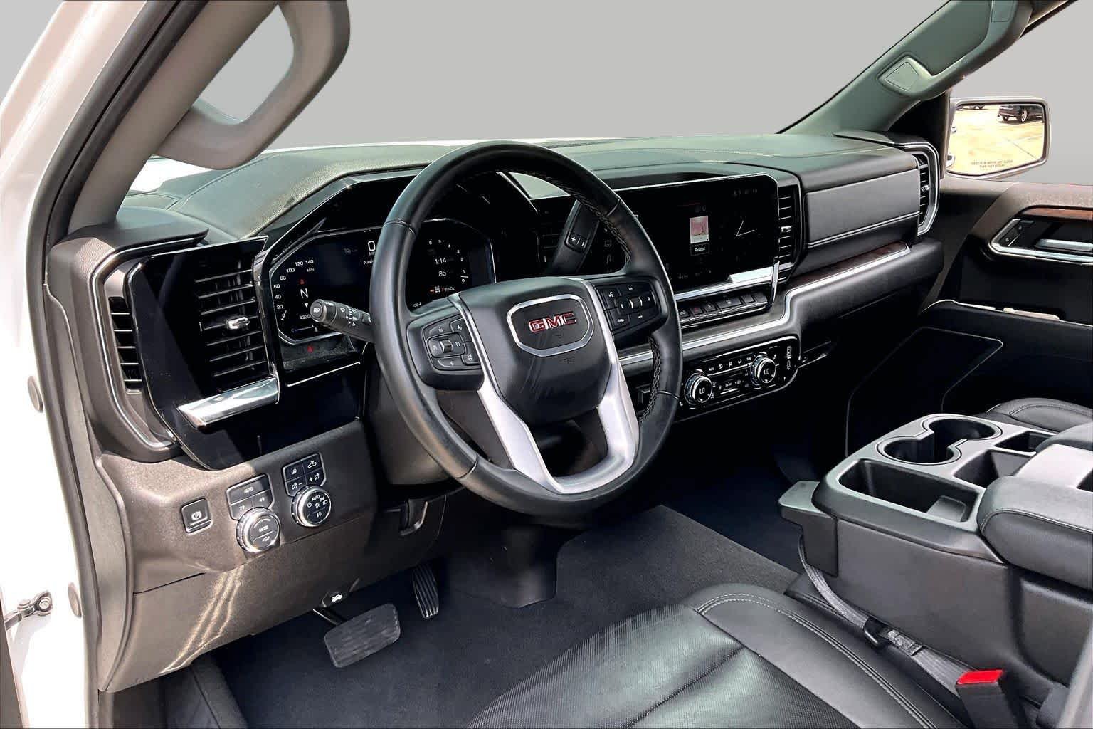 Used 2025 Summit White GMC SLT image 18