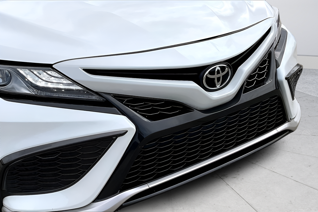 Used 2022 White Toyota XSE V6 image 30