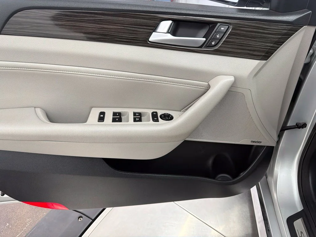 Used 2015 Silver Hyundai Limited image 15
