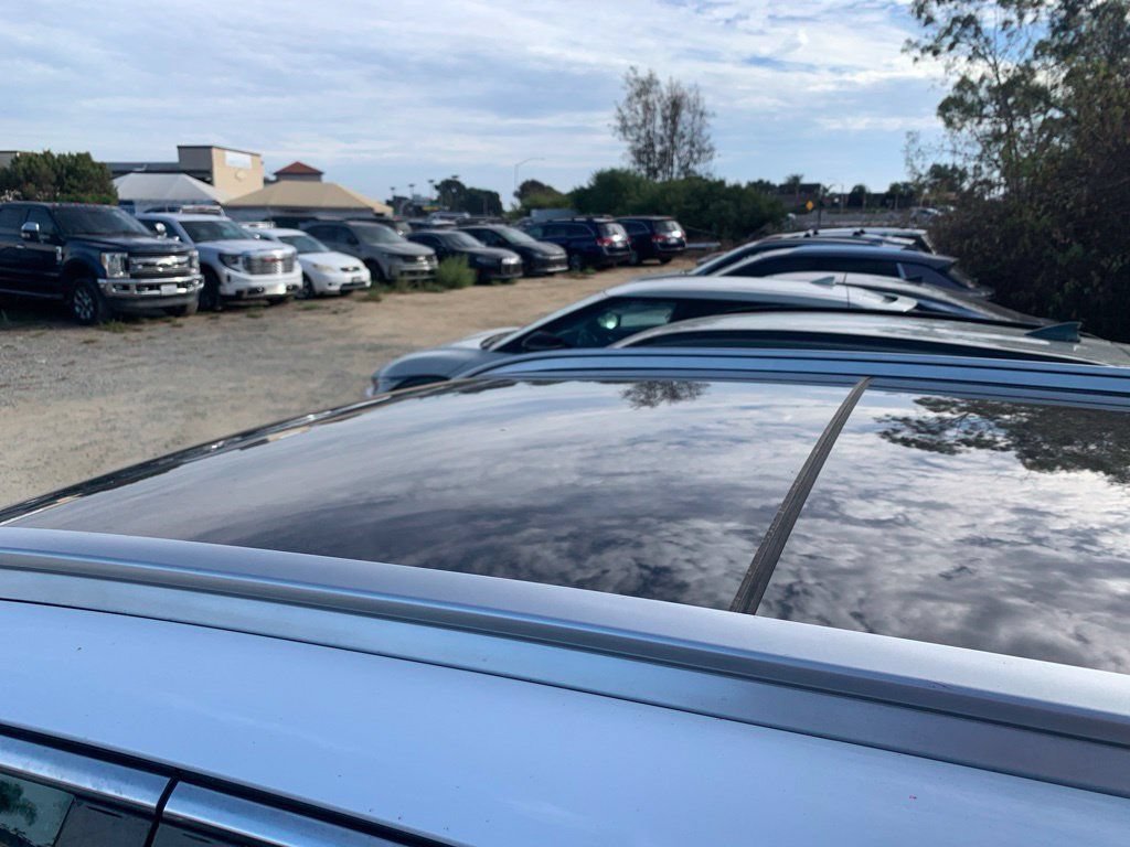 Used 2023 White Kia EX image 9