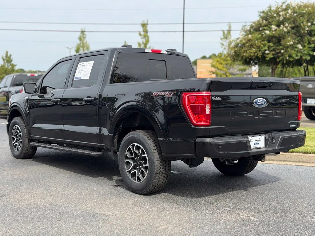 Used 2023 Black Ford XLT image 9