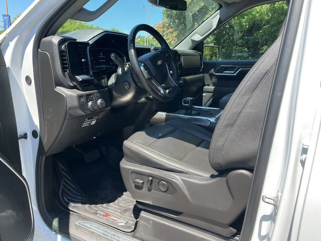 Used 2024 Summit White Chevrolet LTZ image 10