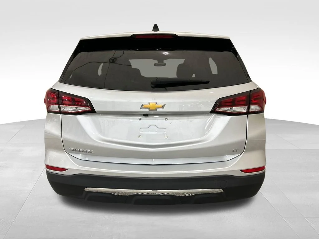 Used 2022 Silver Ice Metallic Chevrolet LT image 4