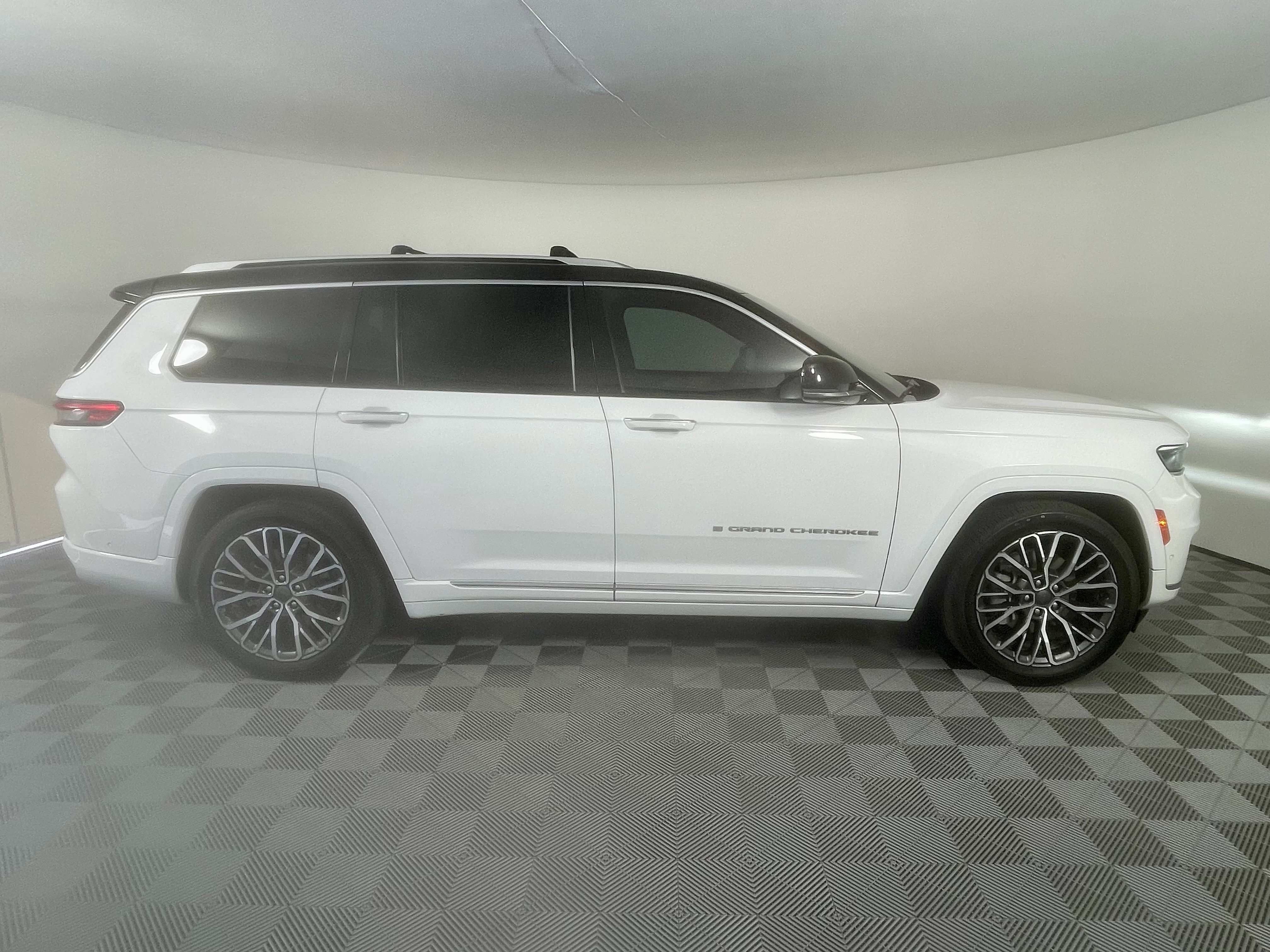 Certified Used 2022 Bright White Clearcoat Jeep Summit Reserve image 6