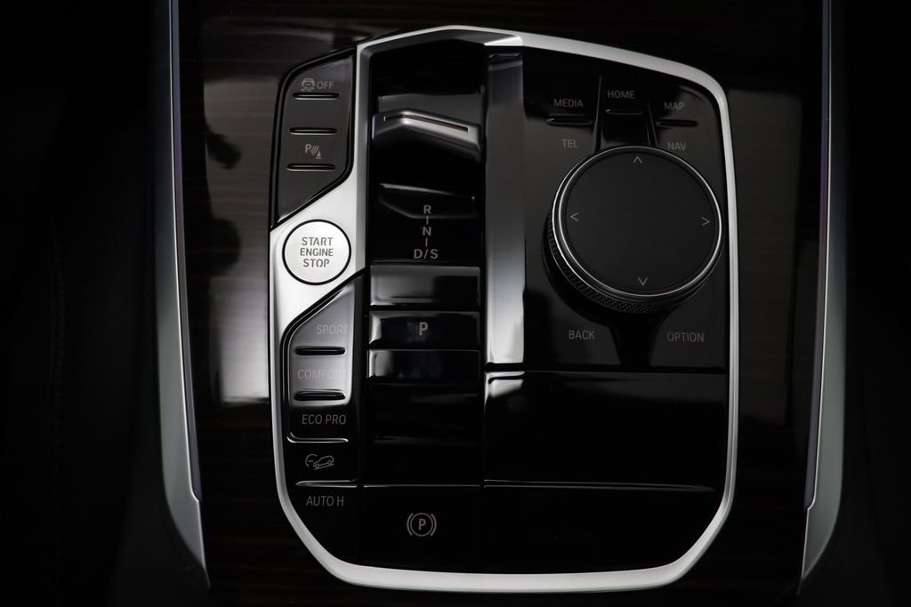 New 2026 Alpine White BMW xDrive40i image 13