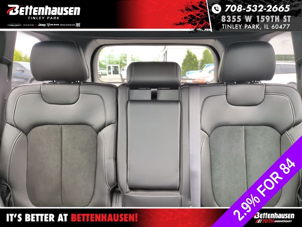 New 2026 Bright White Clear-Coat Exterior Paint Jeep Laredo Altitude image 28