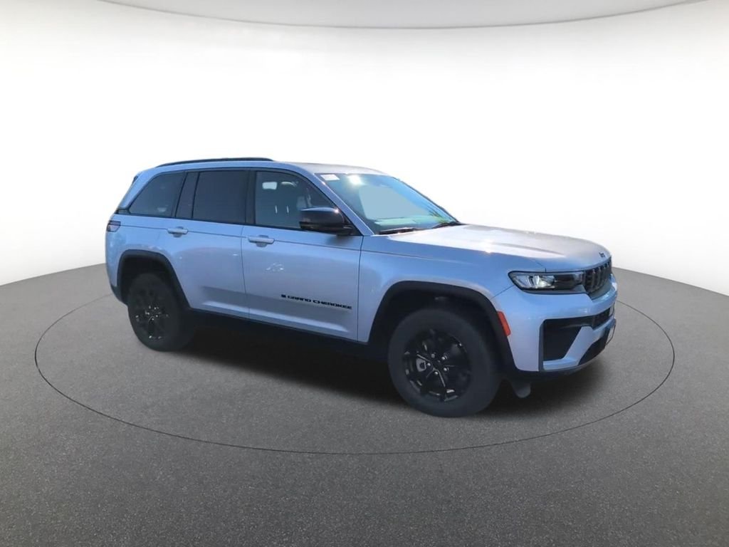 New 2026 Silver Zynith Exterior Paint Jeep Altitude image 2