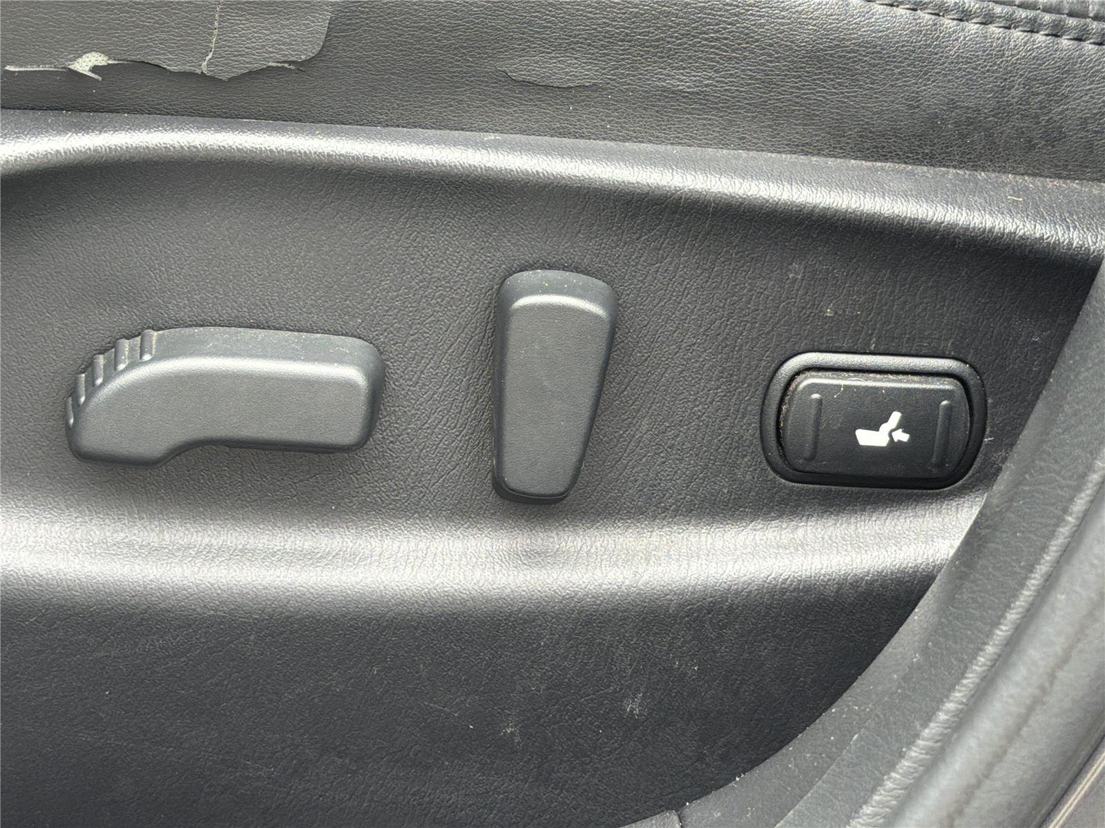 Used 2013  INFINITI Base image 18