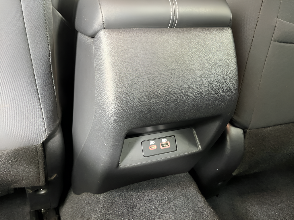 Used 2025 Glacier White Nissan 2.5 SV image 25