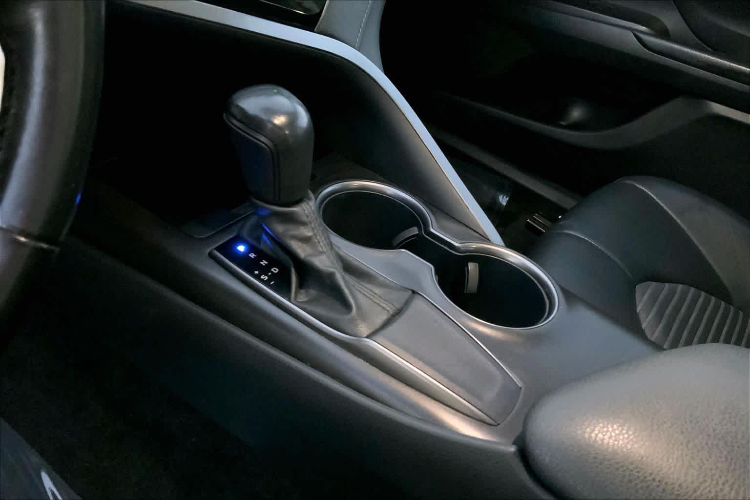 Used 2021 Midnight Black Metallic Toyota SE image 13